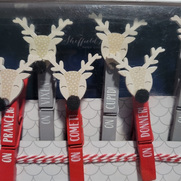 Set of 9 Santa's Reindeer Clothespin Holiday Card and Photo Hanging Kit - Picture 3 of 7
